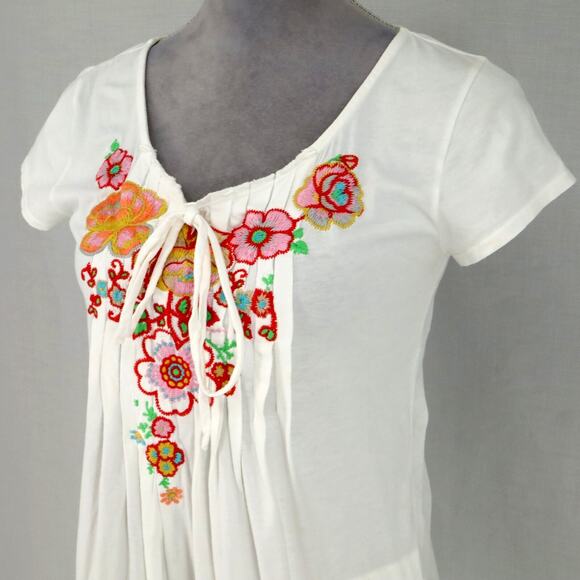 Johnny Was JWLA Top Womens Small White Floral Embroidery T-shirt Pockets Whimsy - Picture 8 of 14